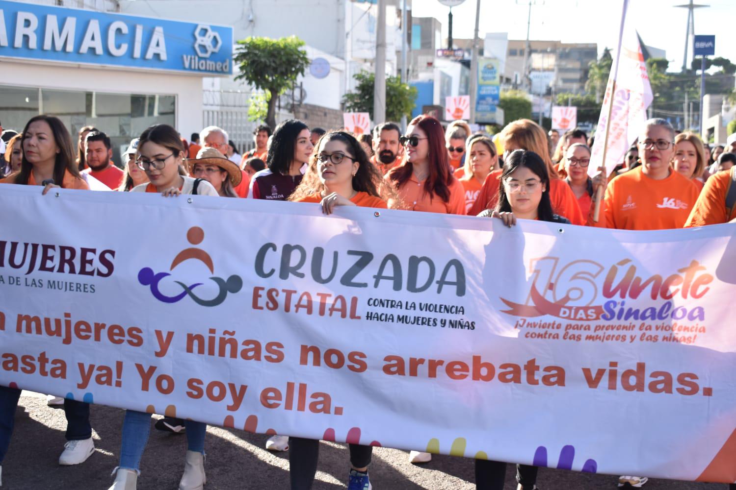 $!Marchan funcionarios por la protección de niñas y mujeres en Culiacán