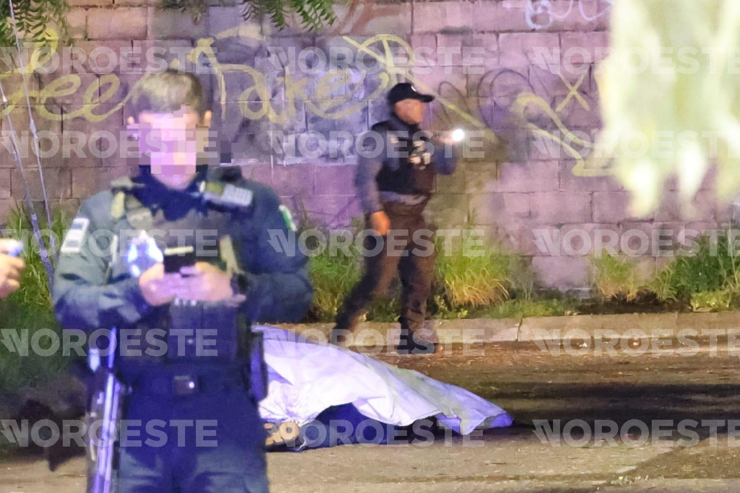 $!Un muerto y un herido grave deja agresión con ráfagas de arma automática en el Alarcón, en Mazatlán
