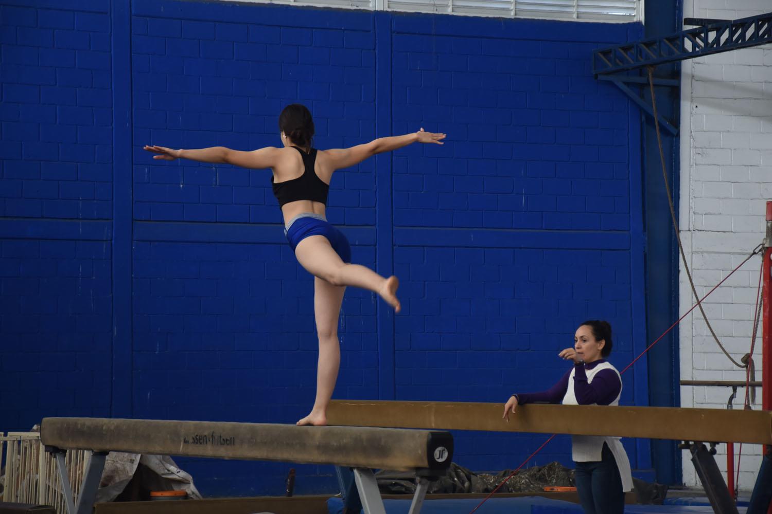 $!Con jóvenes por las mañanas y niños por las tardes, reabre Escuela de Gimnasia de la UAS