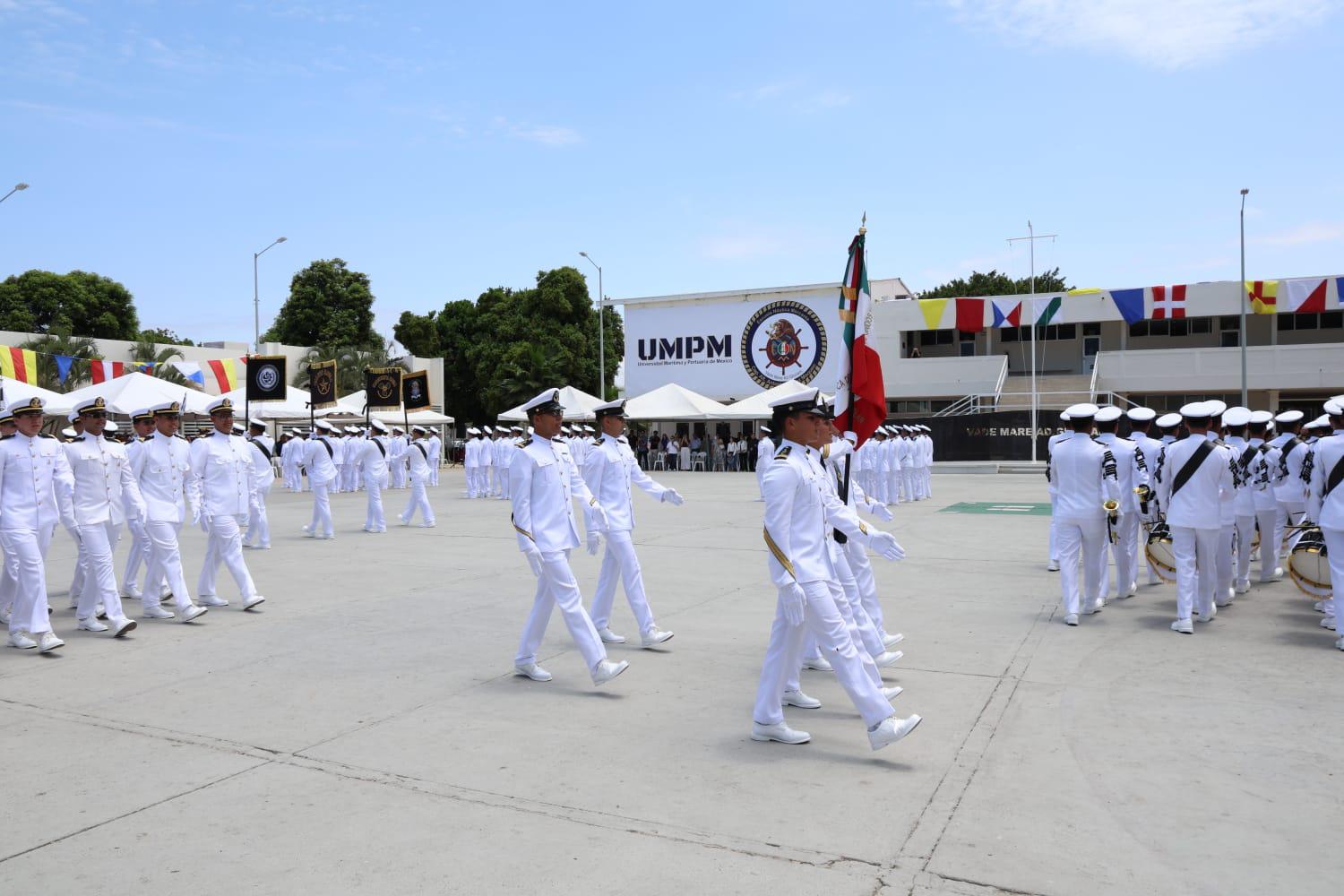 $!Egresan 85 nuevos profesionales de la Escuela Náutica de Mazatlán