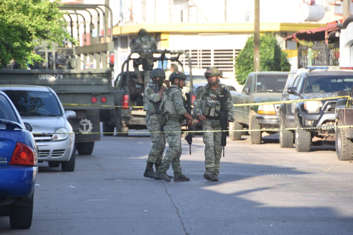 $!Abaten a un civil en enfrentamiento en colonia El Barrio, en Culiacán, y aseguran 3 vehículos