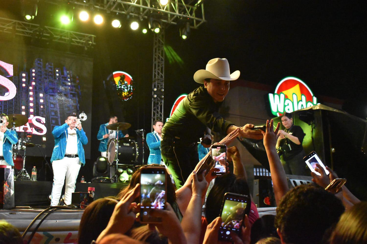 $!En todo momento Johnny y Omar interactuaron con su público.