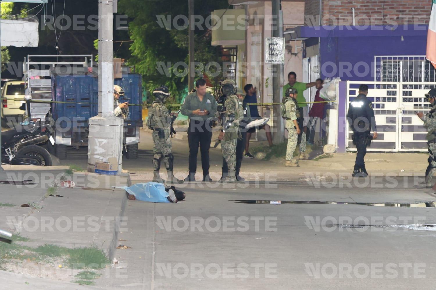 $!Marinos repelen agresión y matan a motociclista que les disparaba en una persecución en Mazatlán