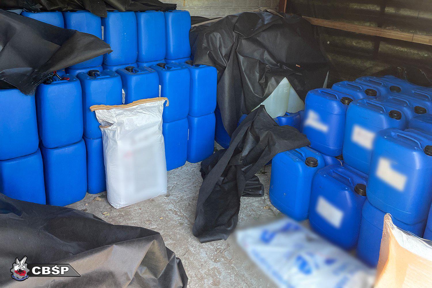 $!Desmantelan laboratorio de metanfetamina en Polonia; hay dos mexicanos detenidos