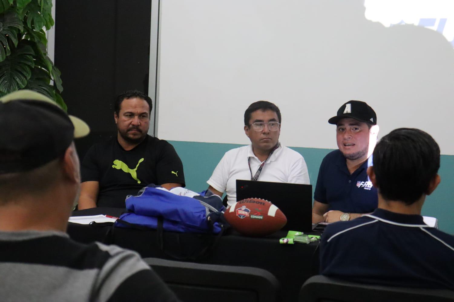 $!Alistan ofensiva equipos mazatlecos en la Liga Escolar Tochito NFL
