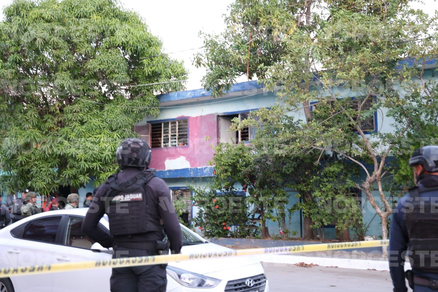$!Con armas largas matan a una mujer y un hombre y hieren a otra pareja en la colonia Francisco Solis, en Mazatlán