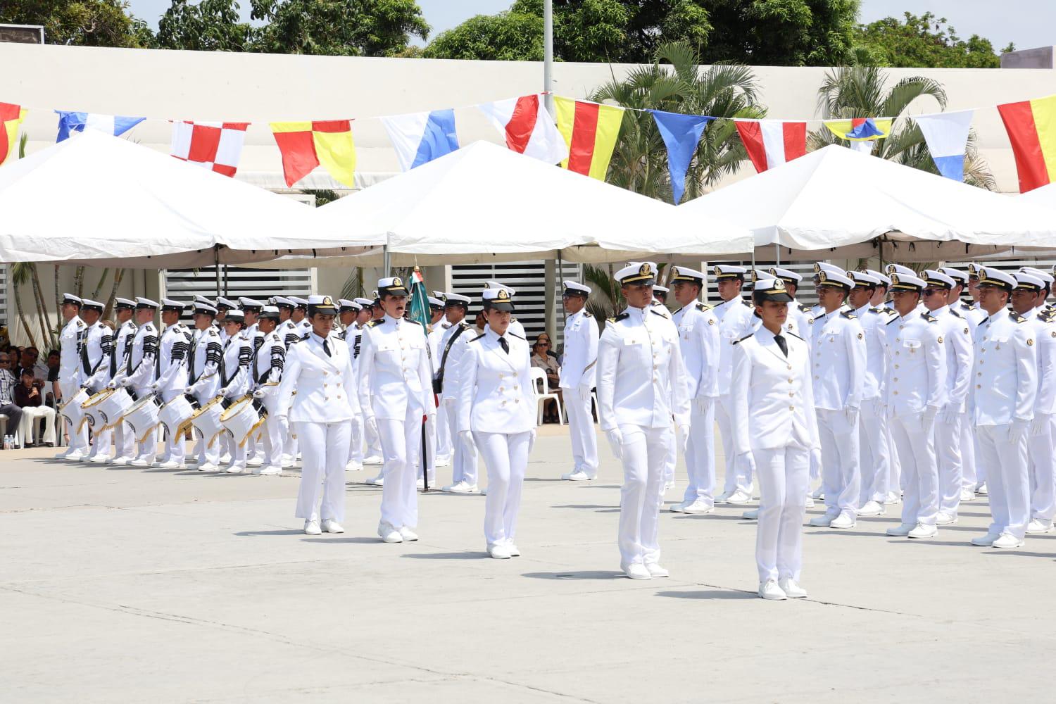 $!Egresan 85 nuevos profesionales de la Escuela Náutica de Mazatlán