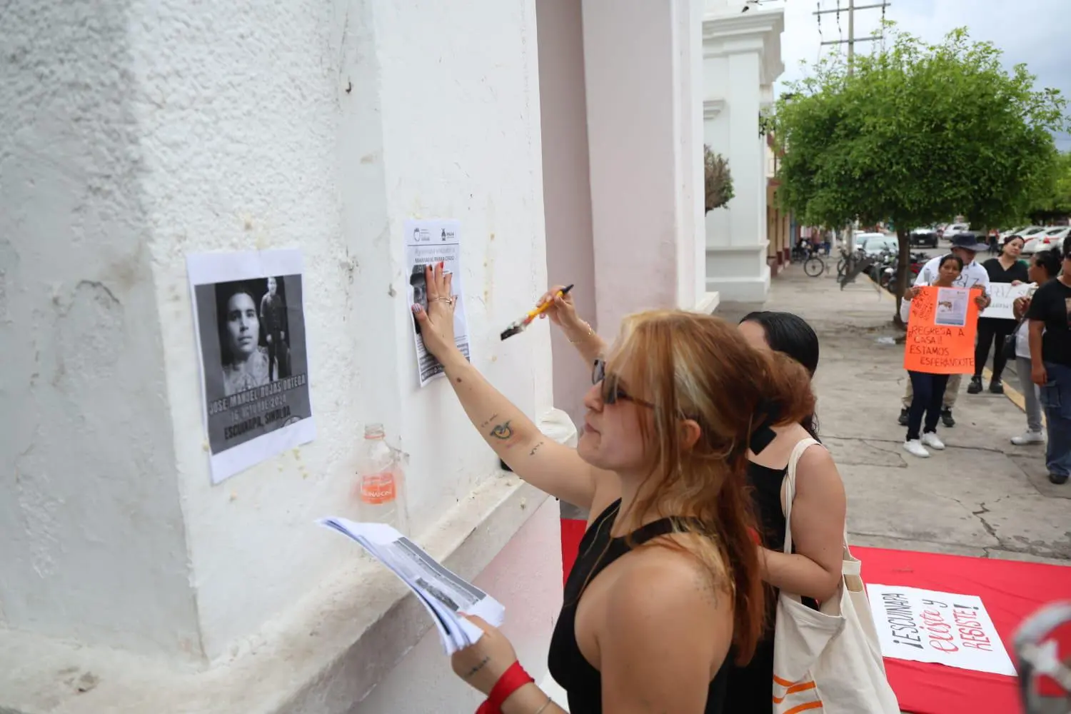 $!Carteles de sus desaparecidos y con reclamos contra la violencia, se observaron en la protesta.