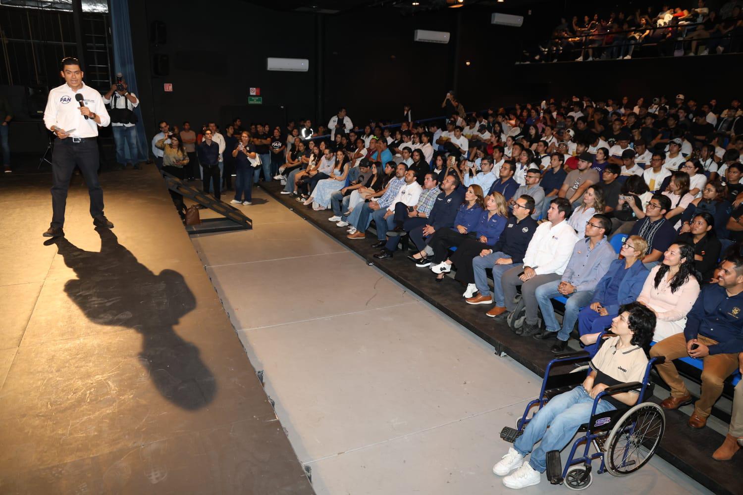 $!Es imposible tener éxito en lo individual en un contexto en el que no todos lo tienen: dirigente nacional del PAN ante estudiantes