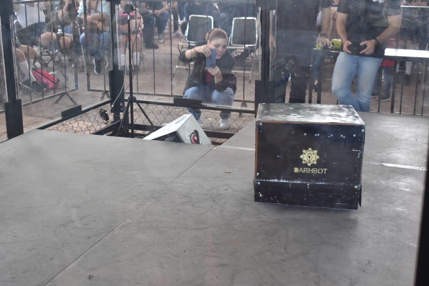 $!Estudiantes del Tec de Culiacán se miden en el cuadrilátero en la 10 edición de las robobatallas