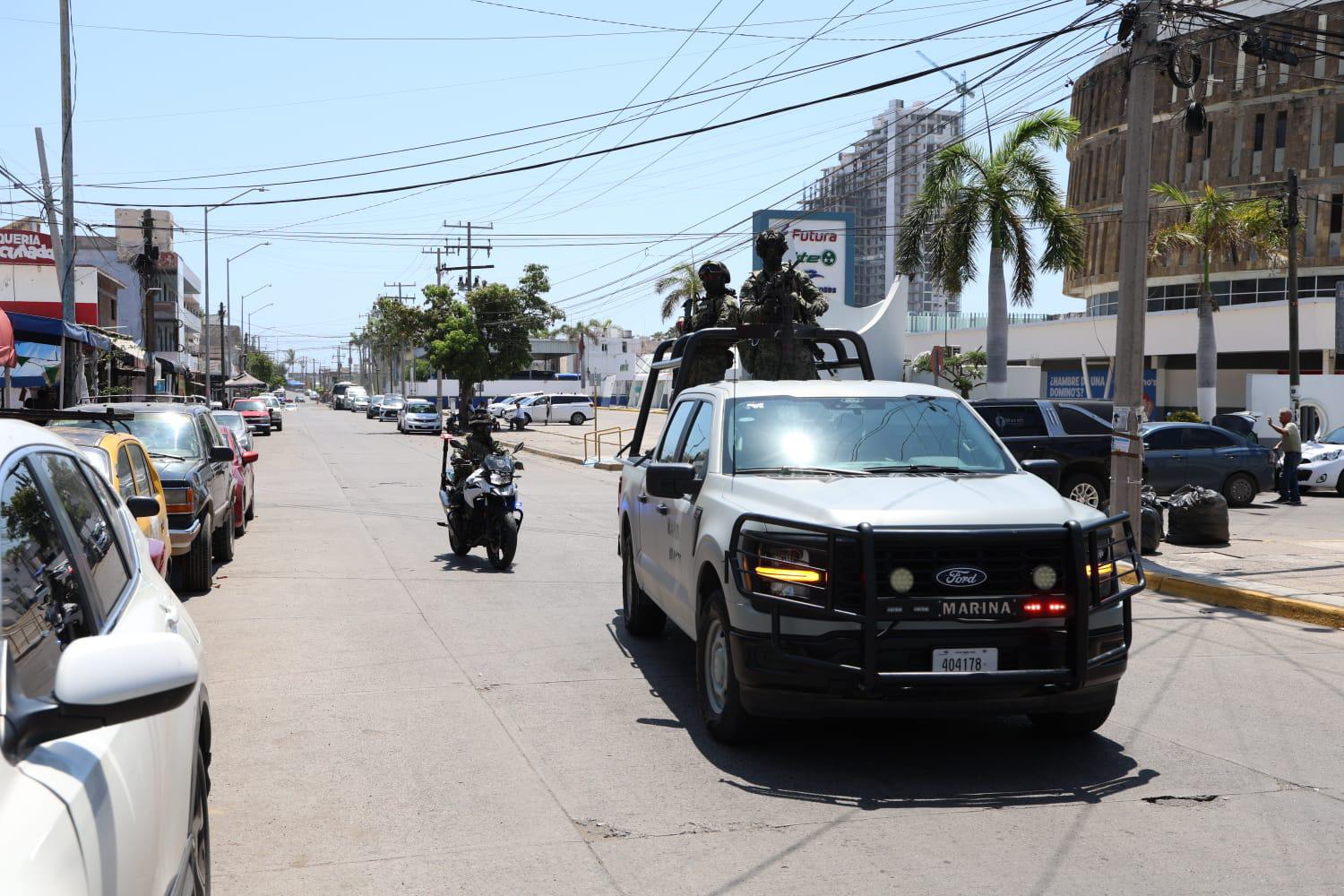 $!Trasladan al aeropuerto de Mazatlán restos de marino caído en ataque en la Picachos