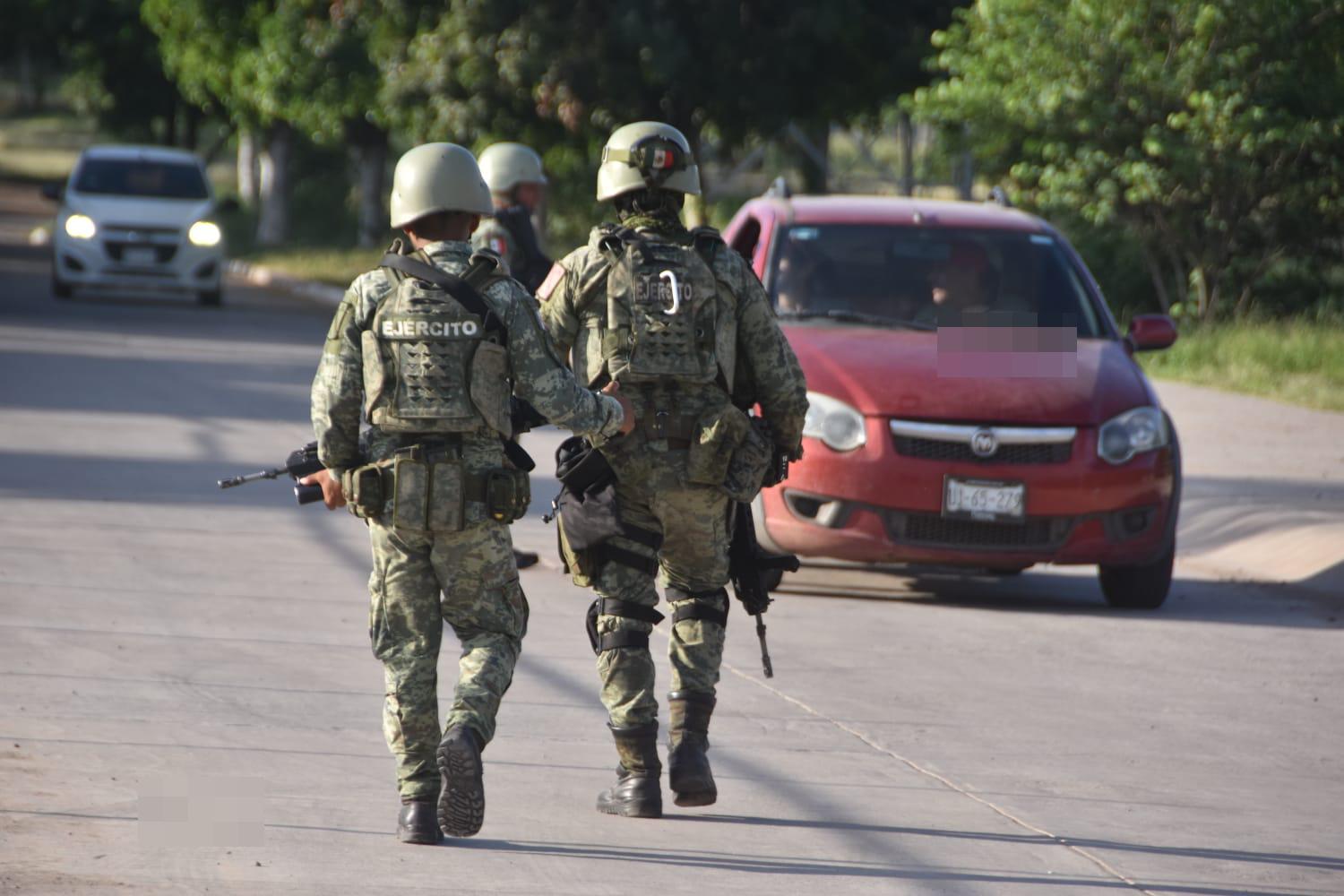 $!Abaten a un civil en enfrentamiento en colonia El Barrio, en Culiacán, y aseguran 3 vehículos
