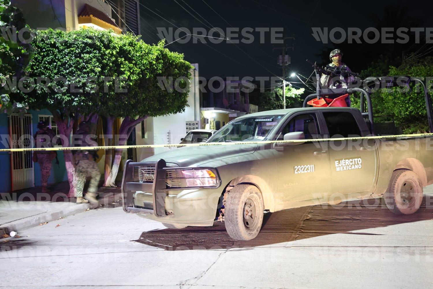 $!Una mujer resultó herida luego de que hombres armados dispararon contra una casa de la colonia Juárez en Mazatlán