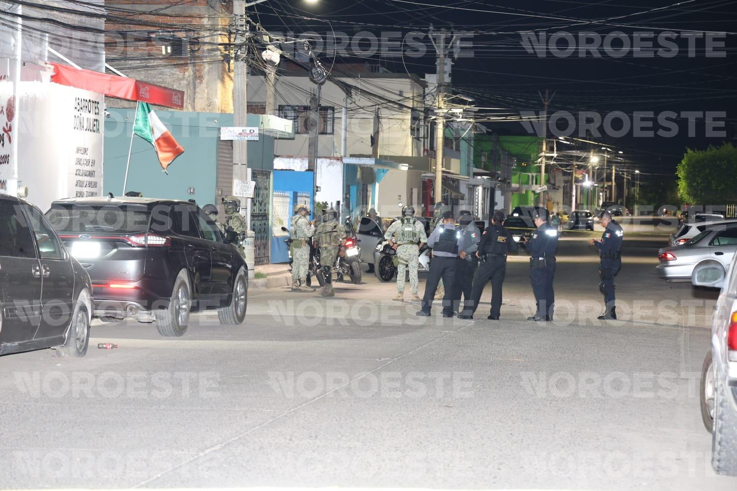 $!Marinos repelen agresión y matan a motociclista que les disparaba en una persecución en Mazatlán