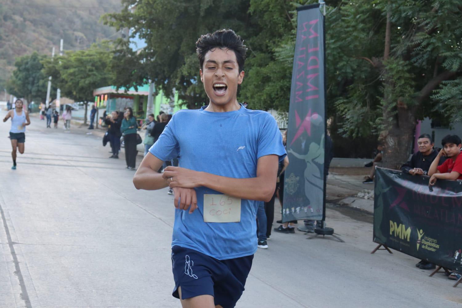 $!Yostin Rendón y Fernanda Ramírez imponen categoría en pedestre en Santa Teresa