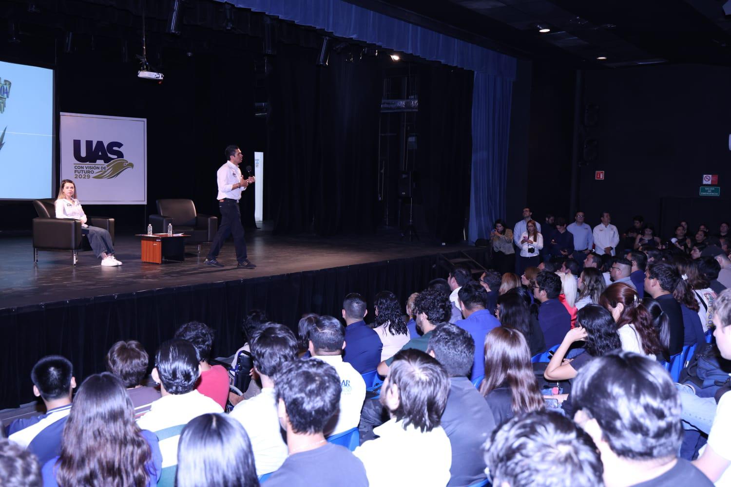 $!Es imposible tener éxito en lo individual en un contexto en el que no todos lo tienen: dirigente nacional del PAN ante estudiantes