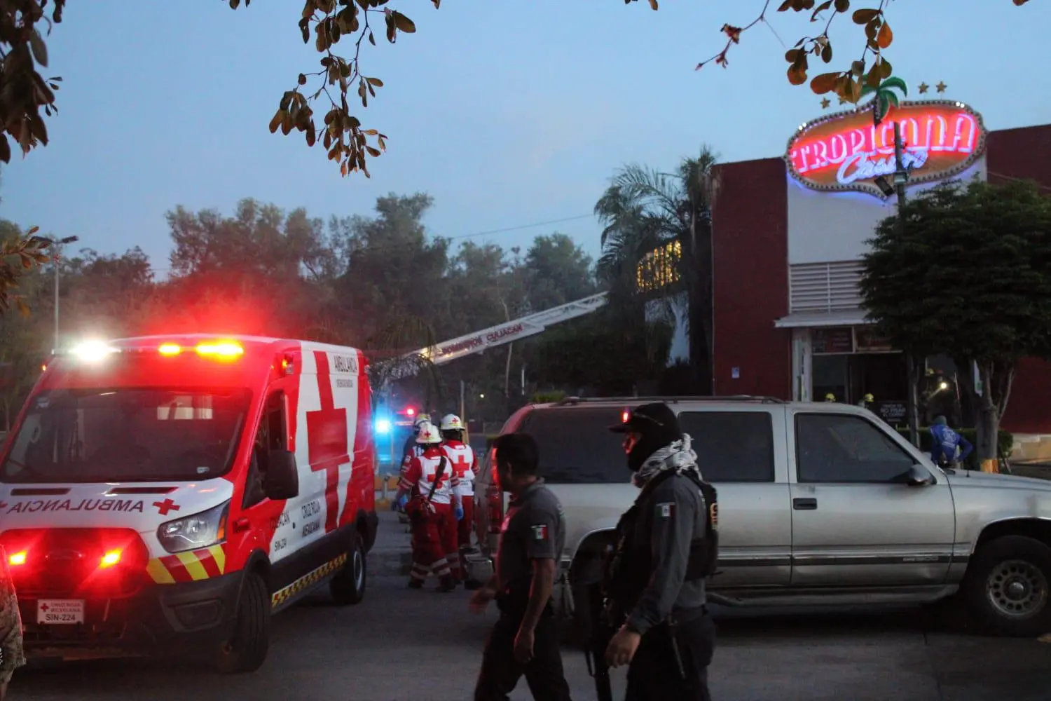 $!Incendian casino en el Desarrollo Urbano Tres Ríos de Culiacán