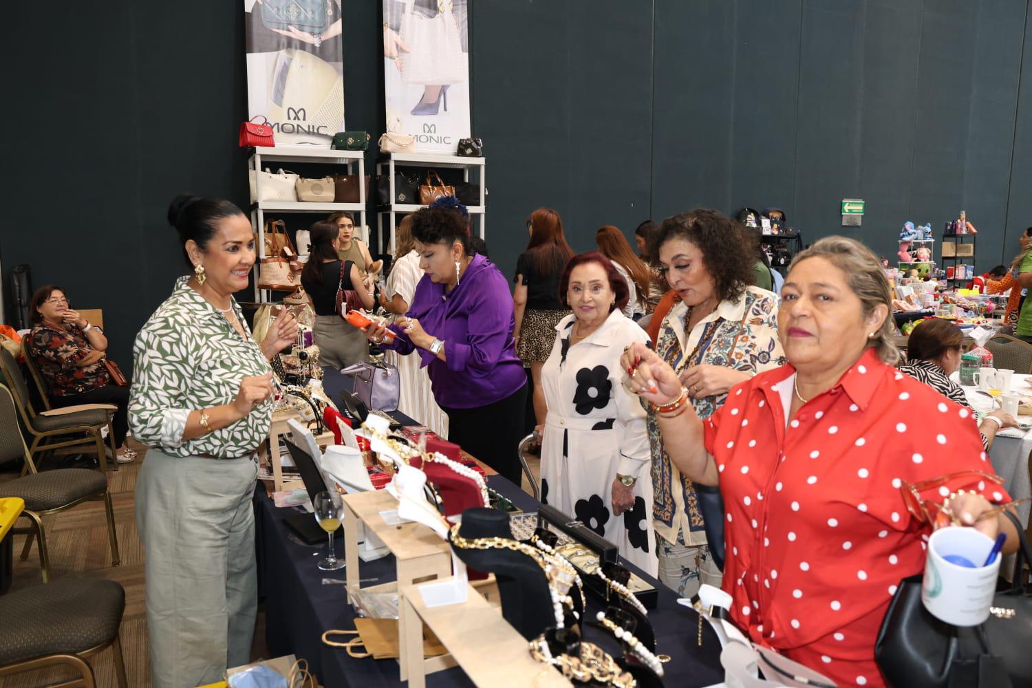 $!Se distingue la solidaridad y el reconocimiento en el desayuno ‘Las Flores de Mayo’ de Cruz Roja en Mazatlán