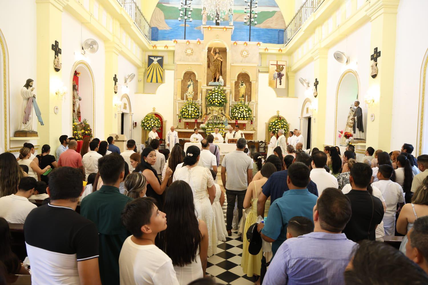 $!Encabeza Obispo de Mazatlán misa en honor a San Juan en Villa Unión