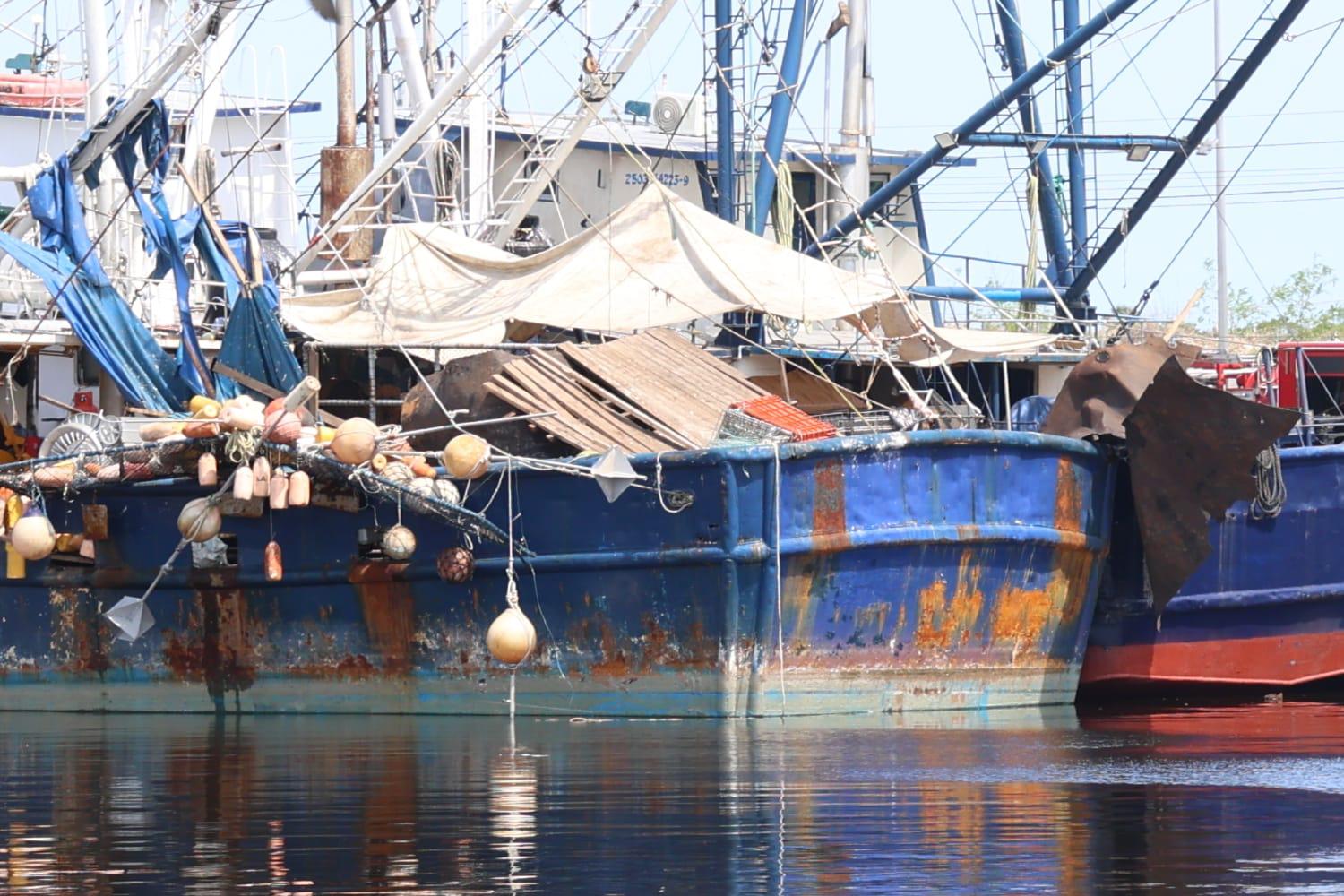 $!Tripulante de barco tiburonero muere tras explosión de tanque de combustible en el astillero Las Malvinas de Mazatlán