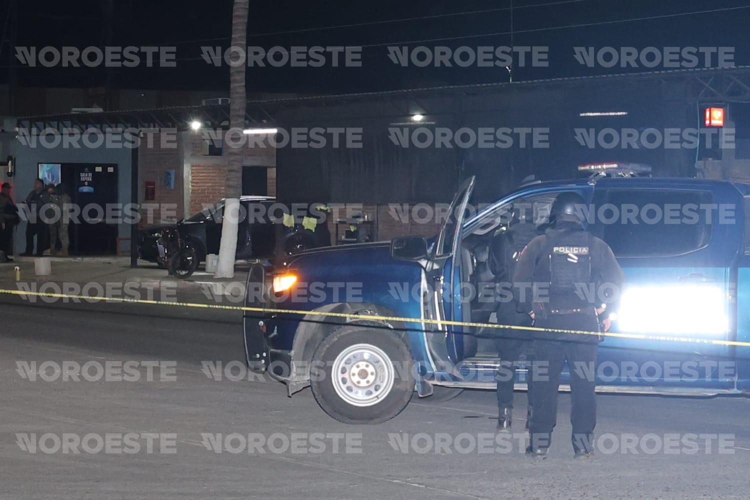 $!Asesinan a dos hombres a balazos en autobaño de Puesta del Sol, en Mazatlán