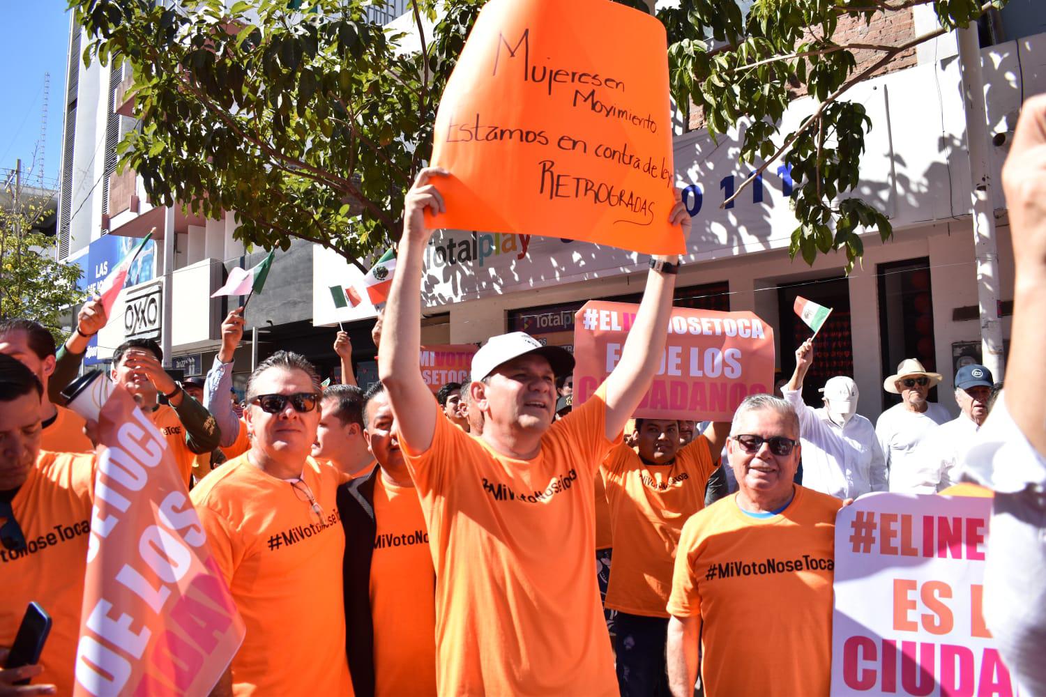 $!Cierran la Obregón en Culiacán por manifestación a favor del INE