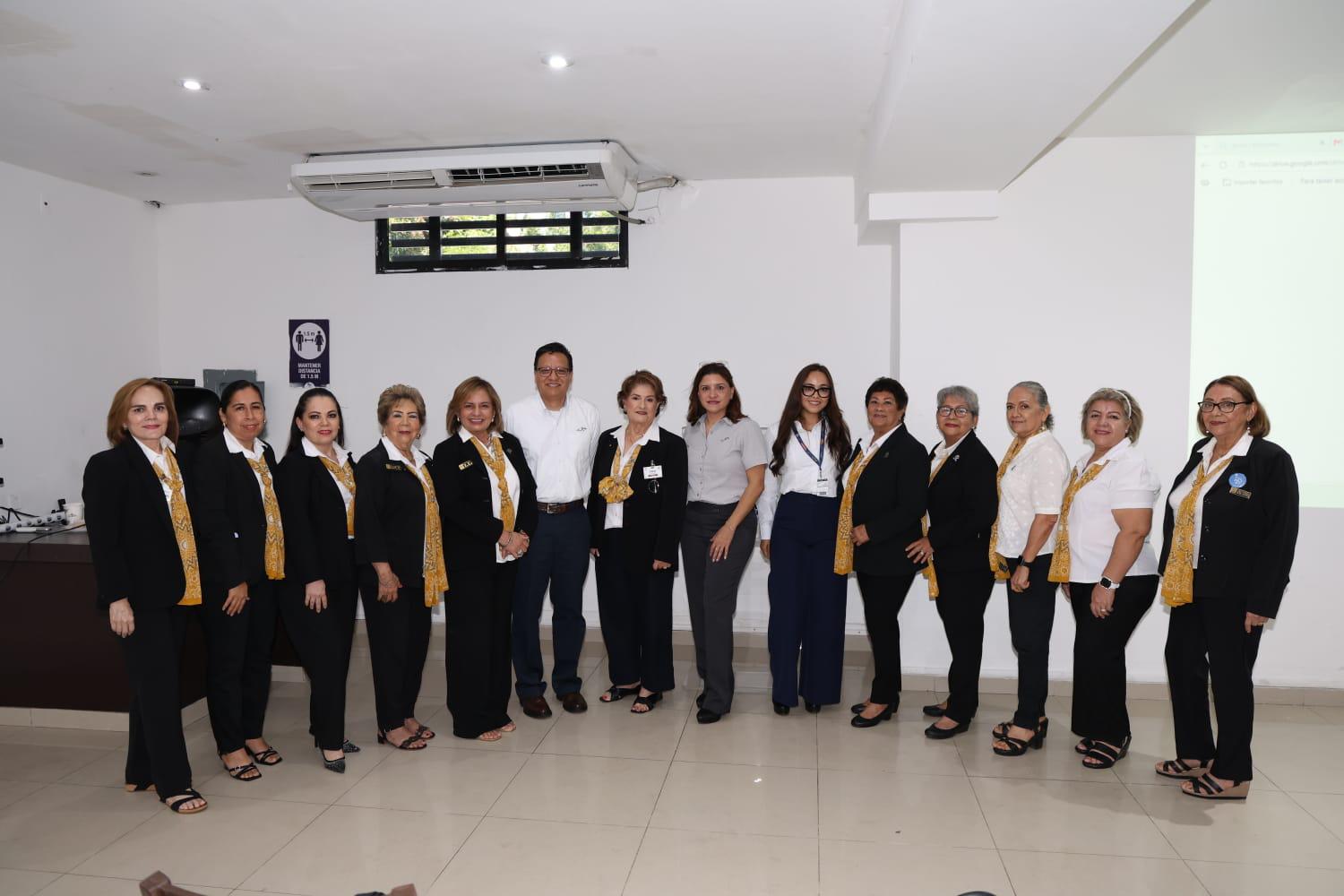 $!Integrantes y animadoras de Anspac Mazatlán se reunieron en el auditorio de la Canaco para iniciar las actividades de su nuevo ciclo.