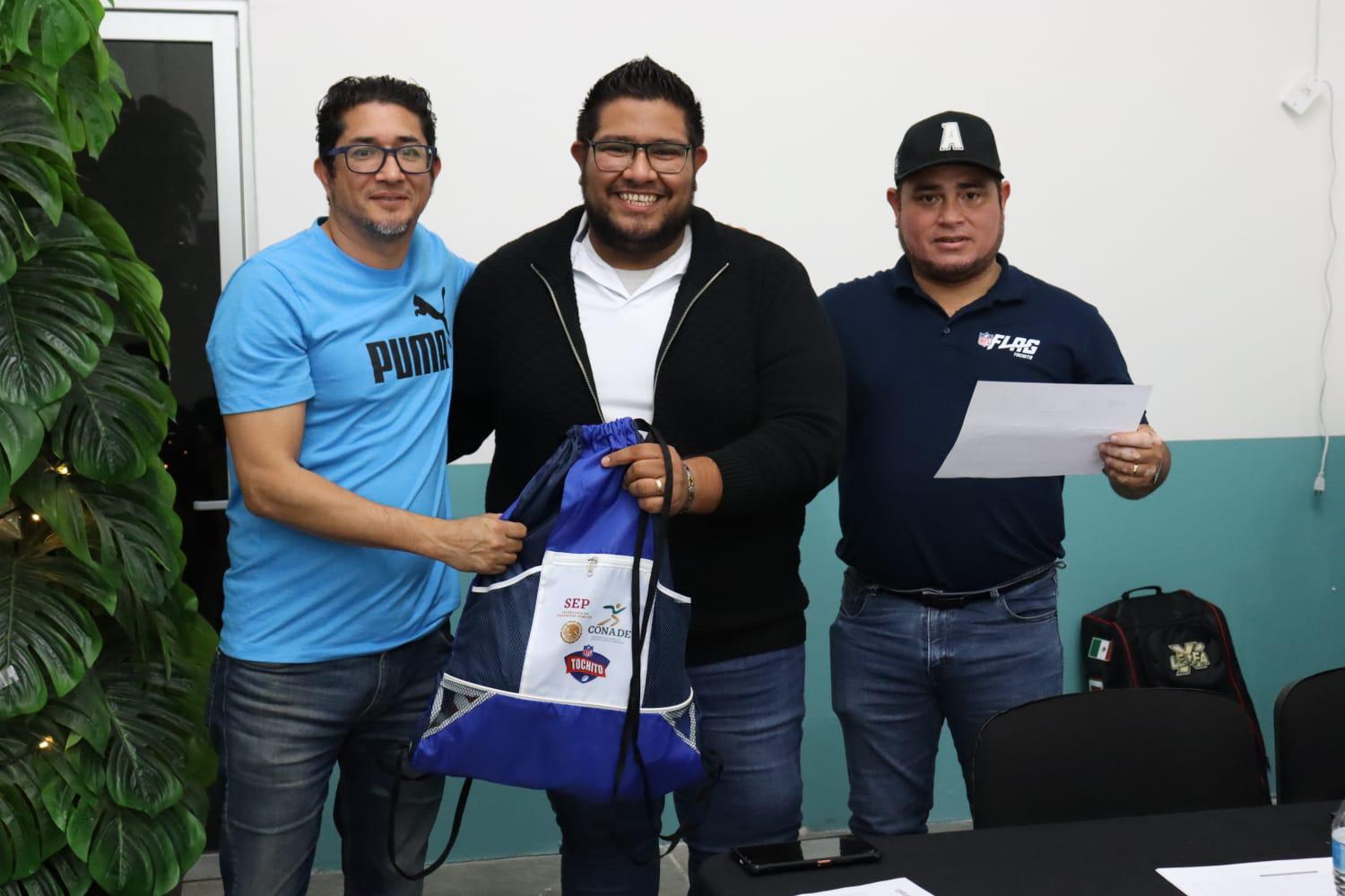 $!Alistan ofensiva equipos mazatlecos en la Liga Escolar Tochito NFL