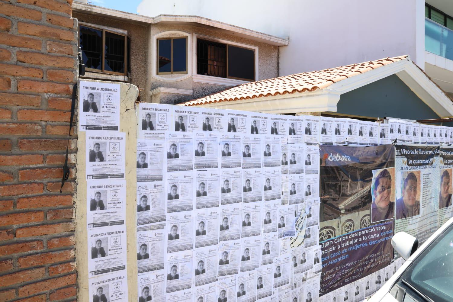 $!A un año de su desaparición, madre de Juan Carlos protesta en el lugar donde fue visto por última vez en Mazatlán