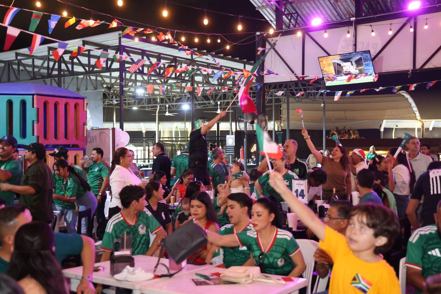$!El puerto vibró con la pasión mundialista tras la victoria de México, en una noche marcada por la unión y el orgullo nacional.