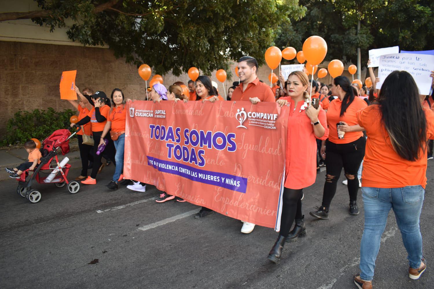 $!Marchan funcionarios por la protección de niñas y mujeres en Culiacán