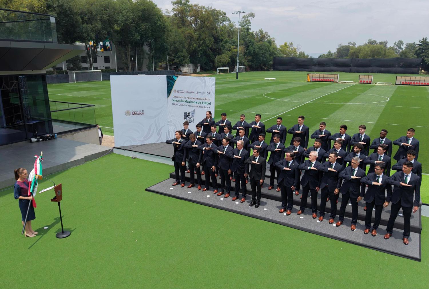 $!Tlalpan, Ciudad de México. 8 de junio 2026. La presidenta constitucional de los Estados Unidos Mexicanos, la Doctora Claudia Sheinbaum Pardo en Abanderamiento de la Selección Mexicana de Fútbol. Foto: José Luis Conde/Presidencia