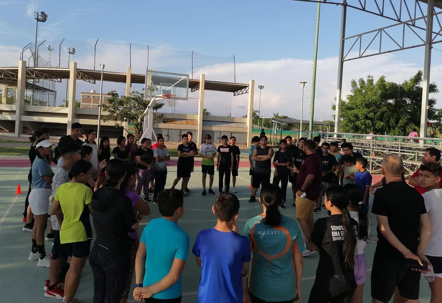 $!Inician karatecas de Mazatlán ciclo deportivo con evaluaciones físicas