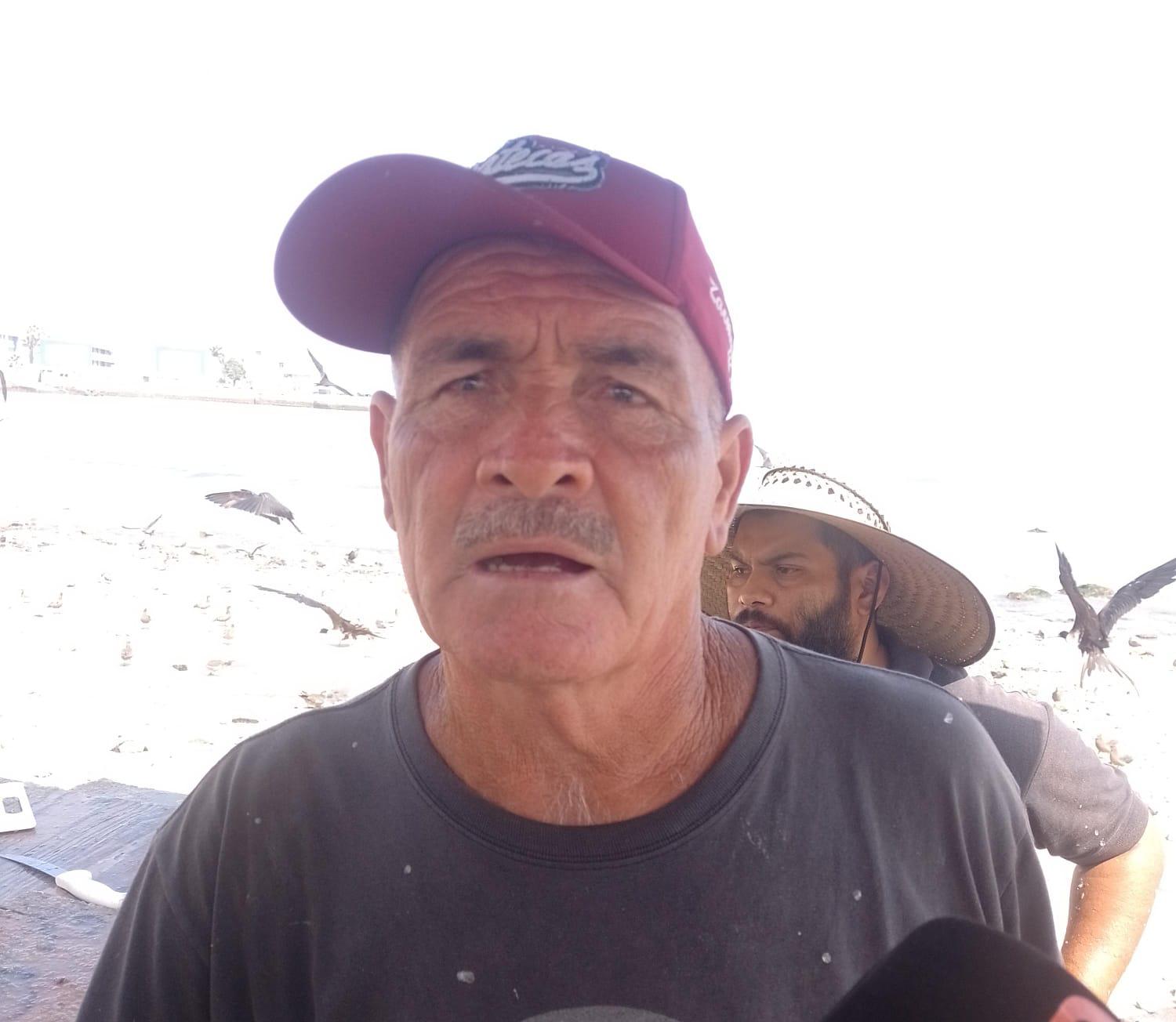 $!Marejadas en Mazatlán dañan pangas e ingresos de familias