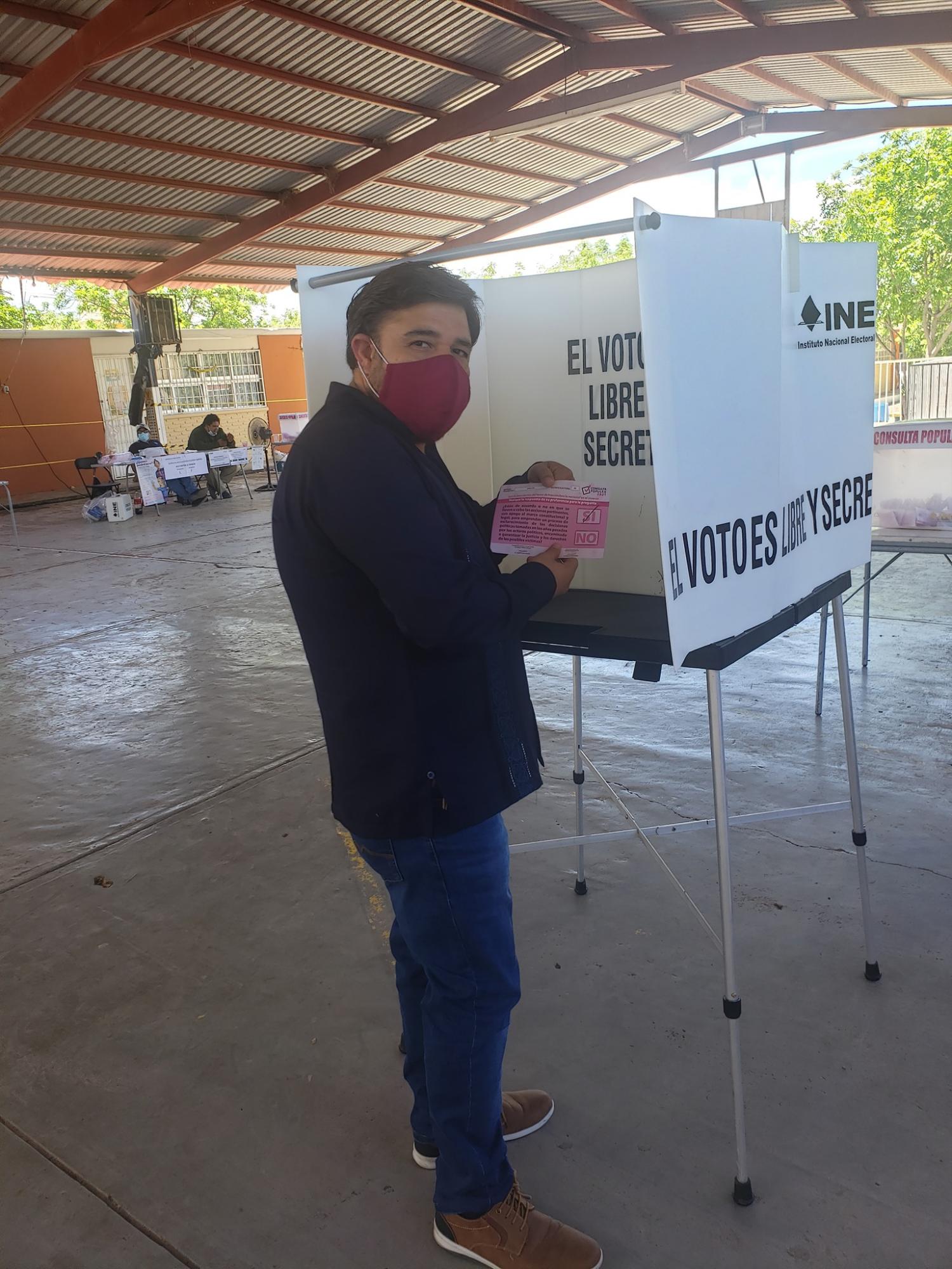 $!Marco Antonio Zazueta Zazueta, en el momento de participar en la consulta popular