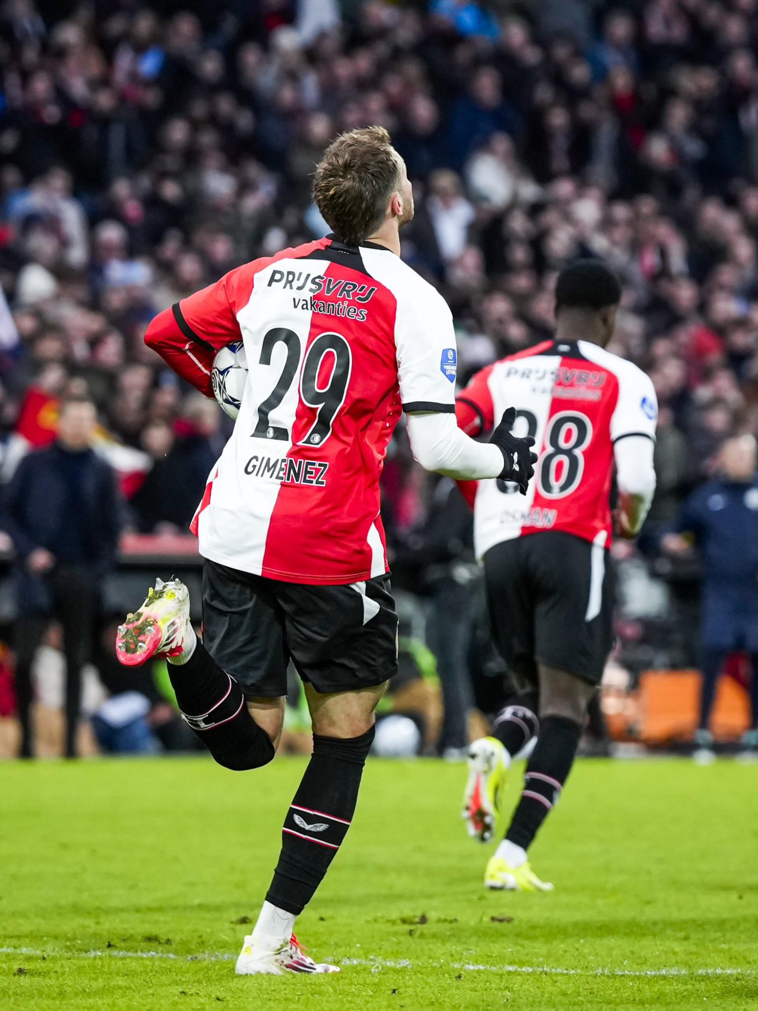 $!Santiago Giménez hace historia, pero el Feyenoord cae ante Utrecht en casa