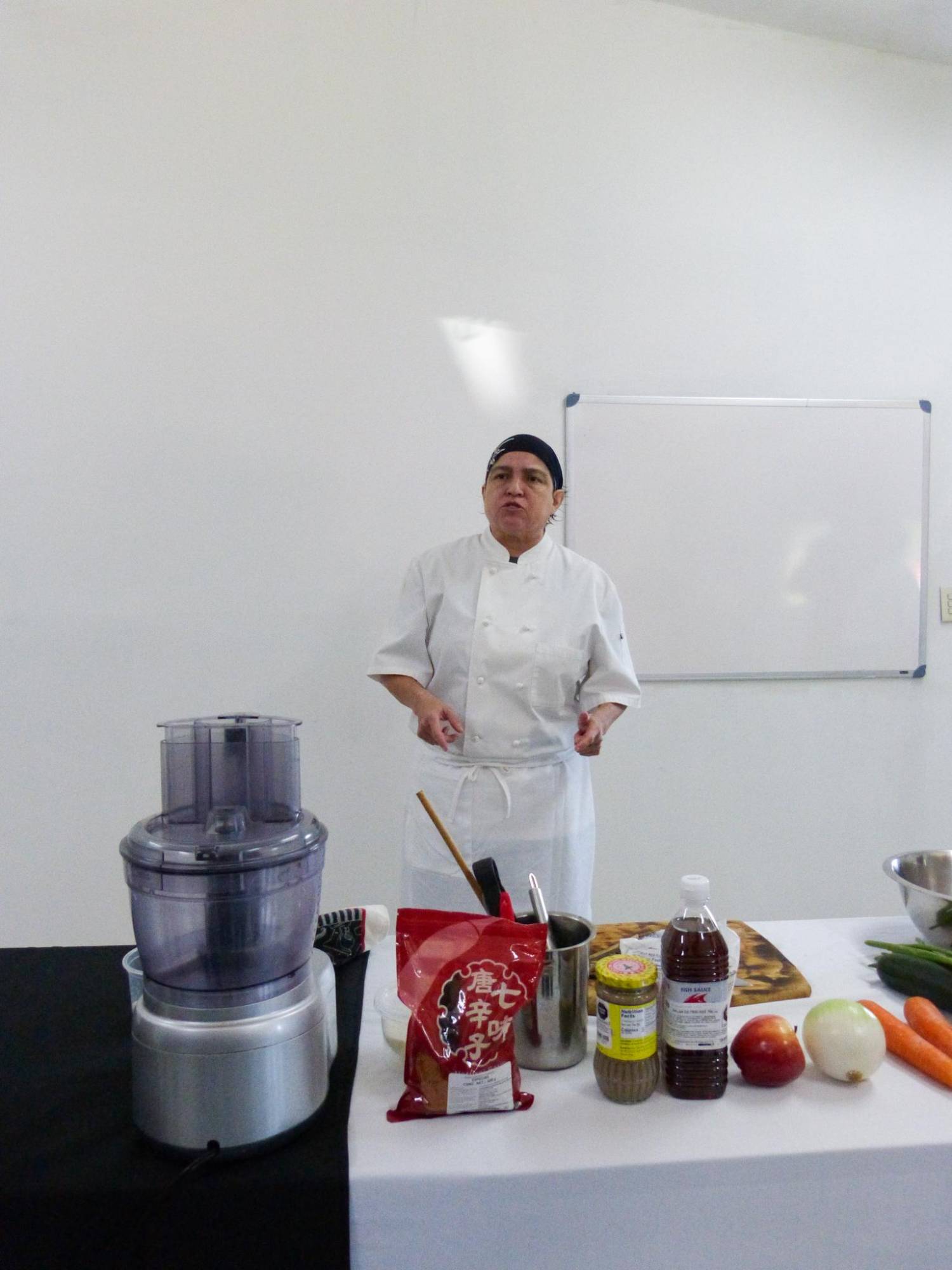 $!Clark León habló e la importancia cultural y gastronómica de cada preparación.