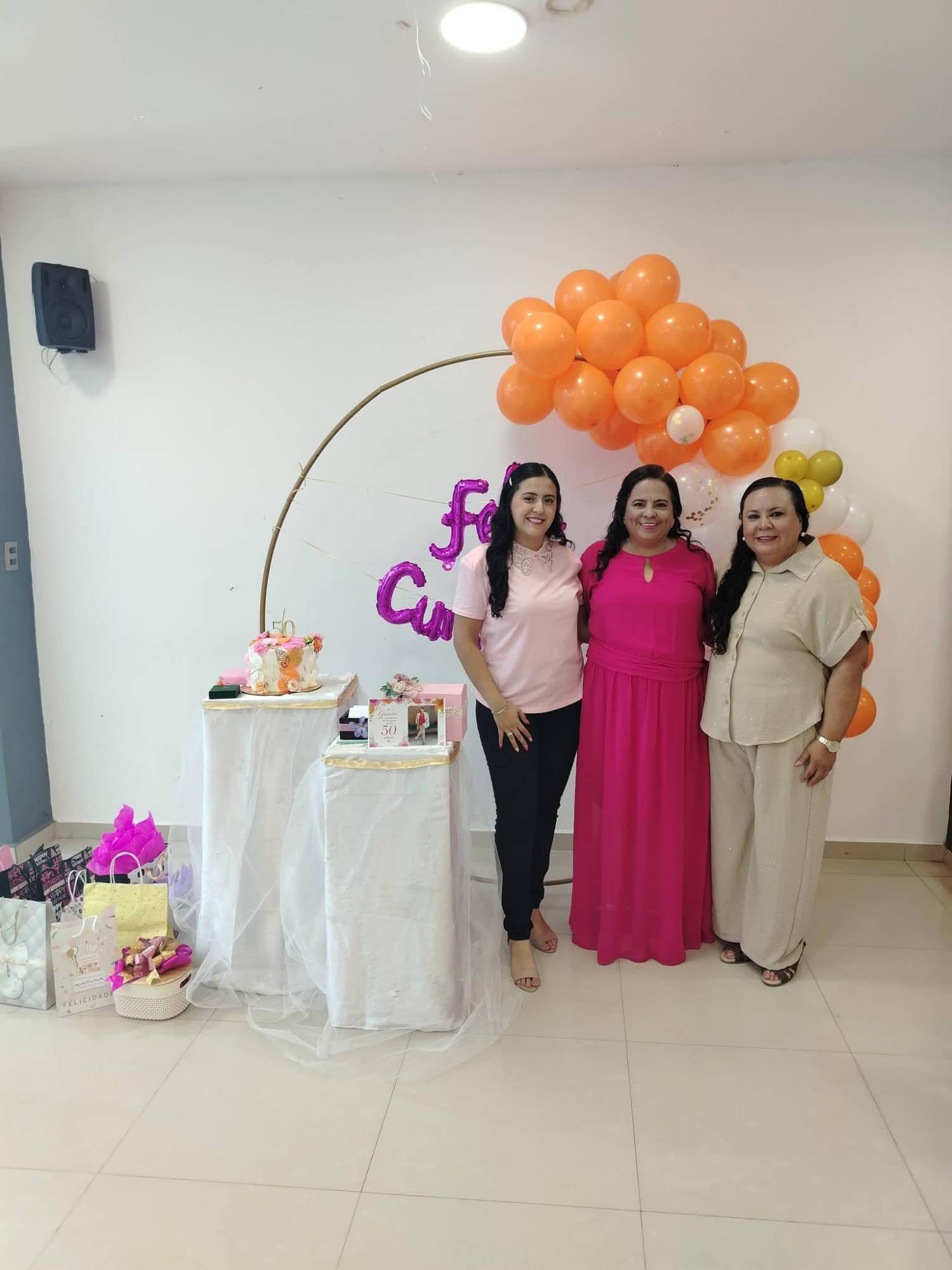 $!Laura Ontiveros y María Lourdes Aguilar con Juana Antonia.