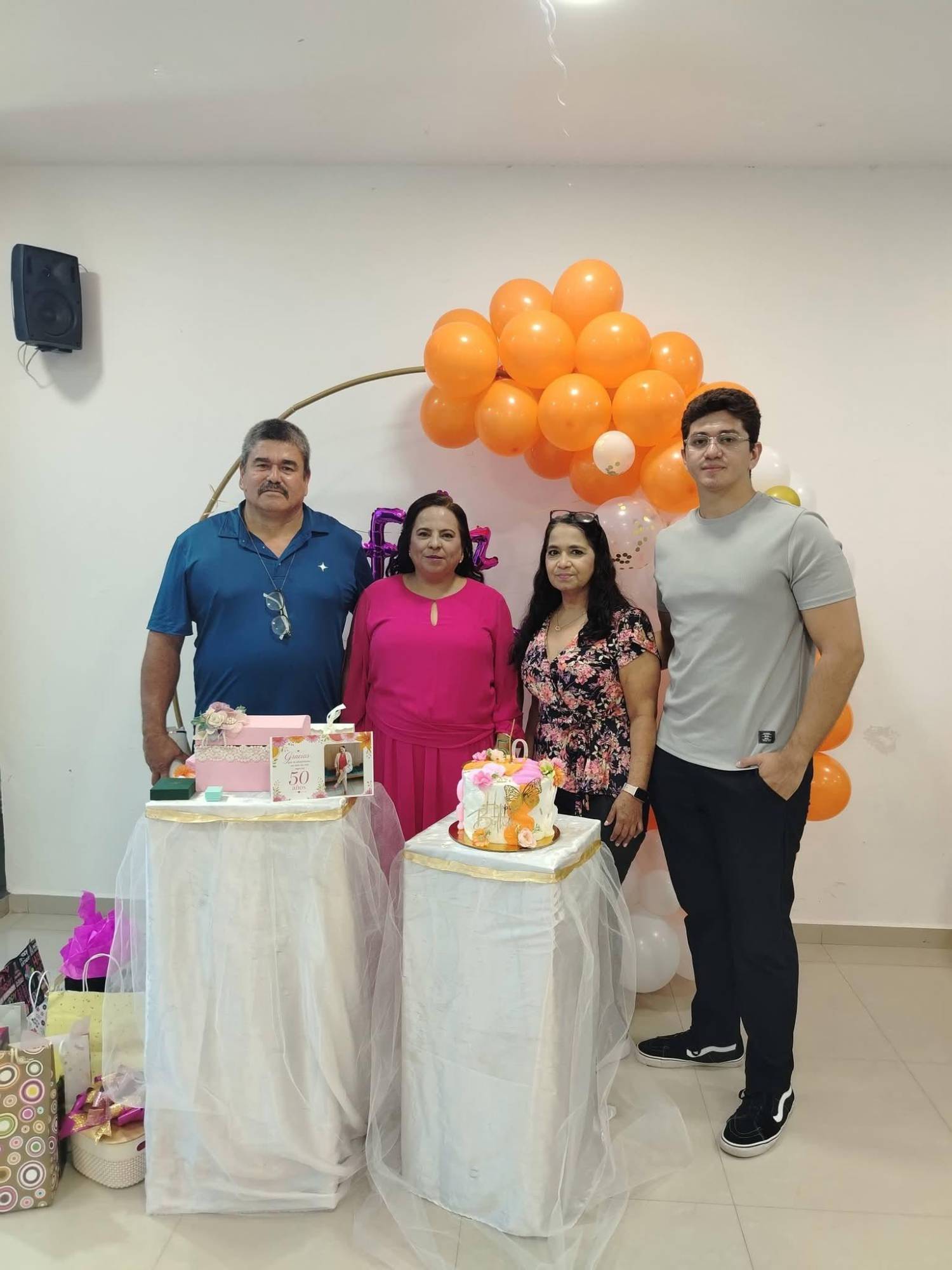 $!Juan Rubalcava, Evangelina Cebreros y Ángel Rubalcava con la cumpleañera.