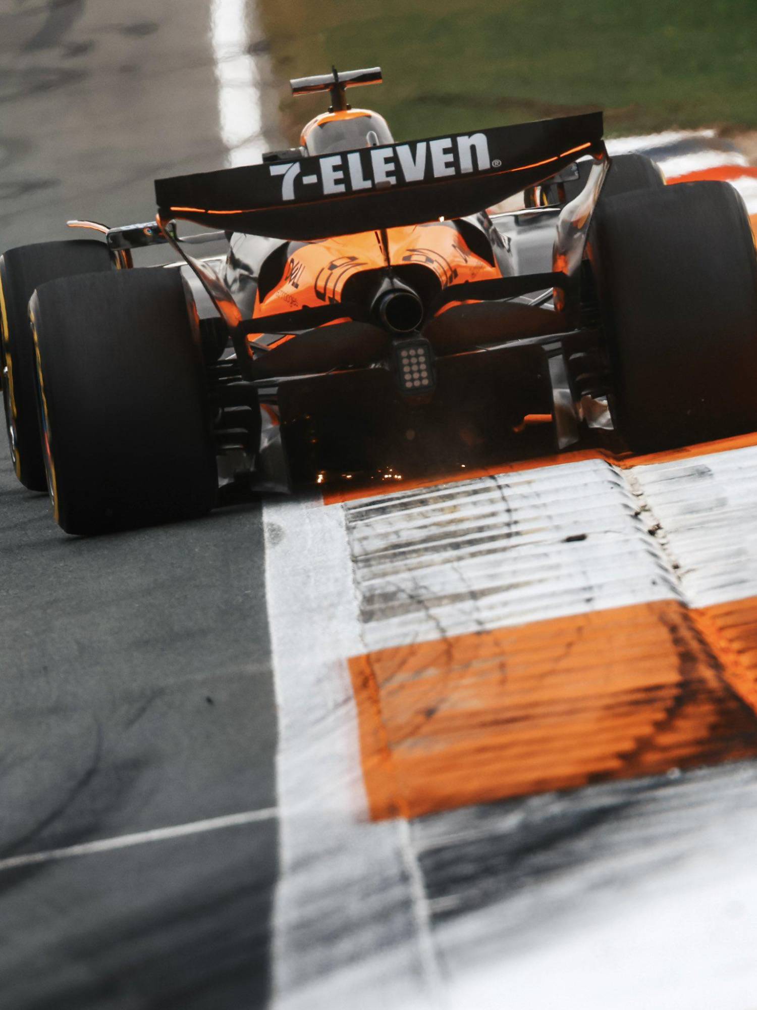 $!Norris lidera en Países Bajos, pero Alonso revive con un vueltón a los 44 años