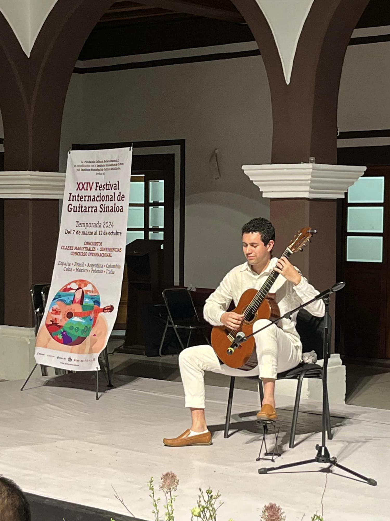 $!El músico colombiano compartió un amplio panorama del repertorio guitarrístico.