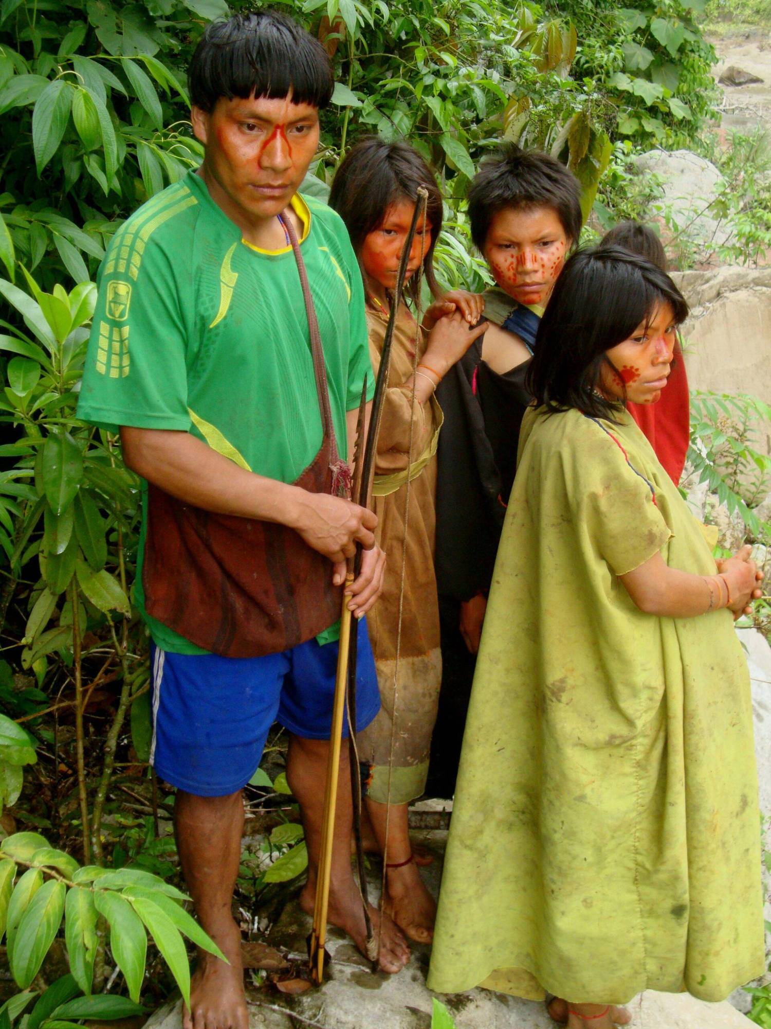 $!Asháninkas en Junín realizando trabajo conjunto para ver la presencia de Uncaria tomentosa en bosques naturales conservados.