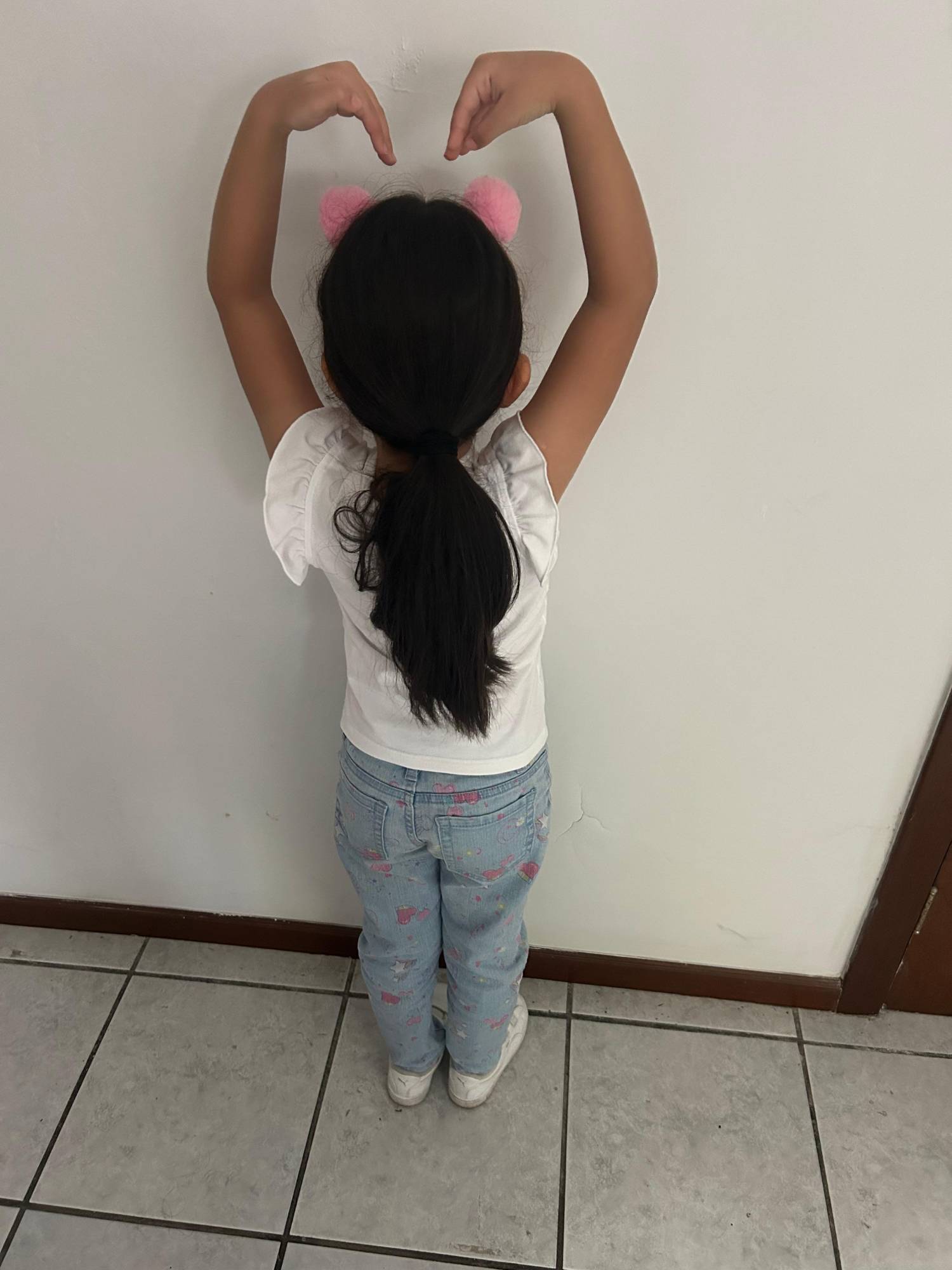 $!Ali Valentina deslumbra con su energía entre el kínder y las Artes Marciales