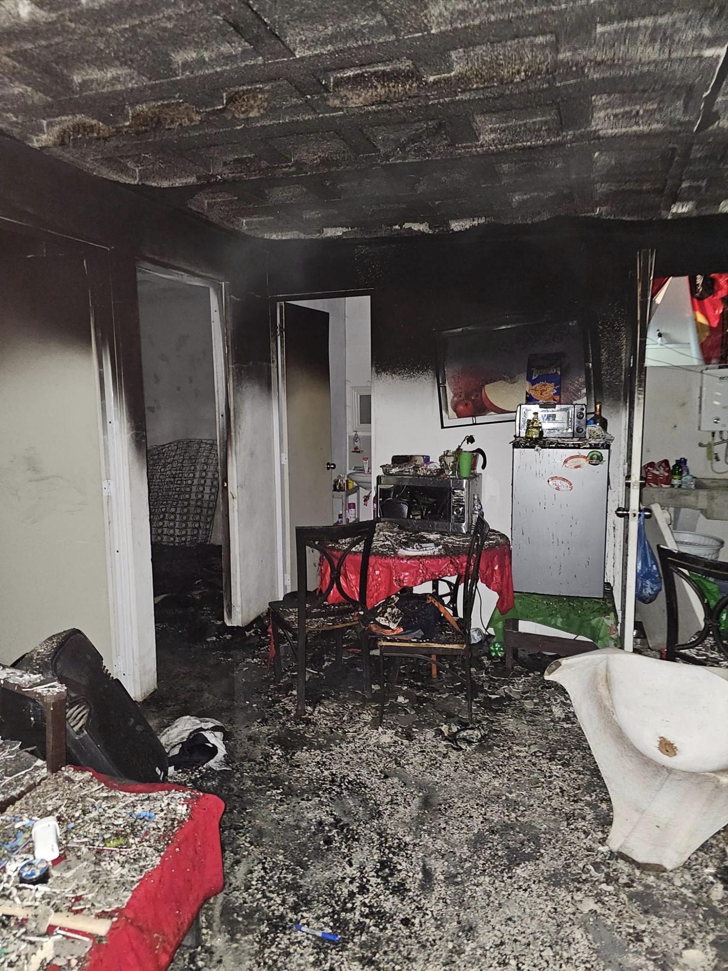 $!Vive Mazatlán otra jornada de incendios que dejan cuantiosos daños materiales