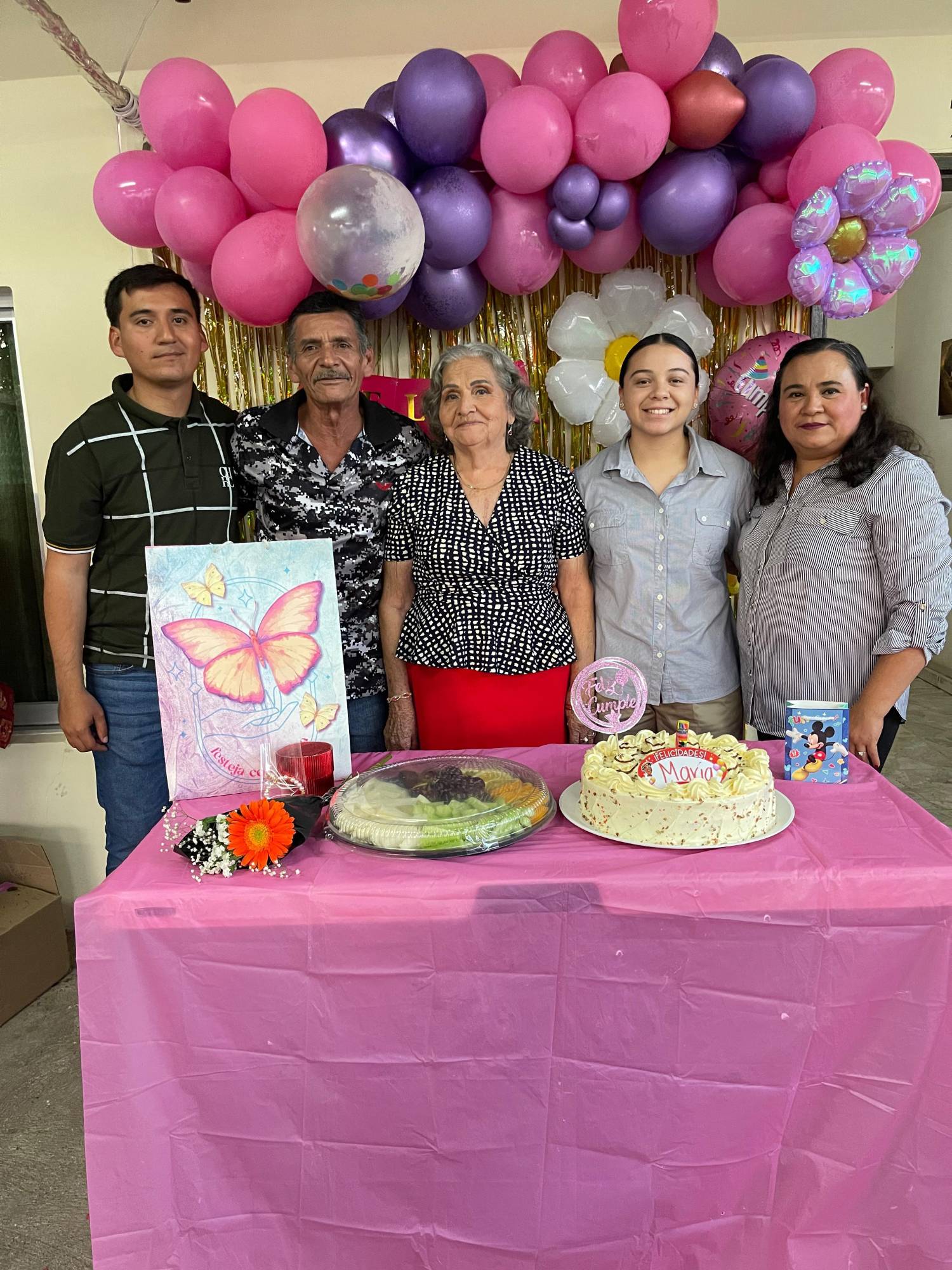 $!Alex, José Martín, Melissa Huerta, Noelia Aguilar con la cumpleañera.