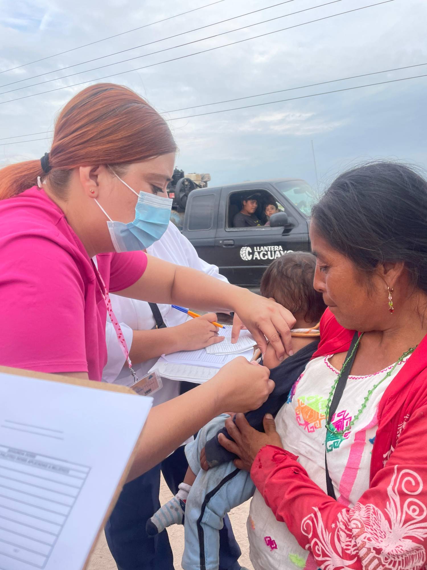 $!Emprende Secretaría de Salud jornada masiva de vacunación contra el sarampión en Isla del Bosque