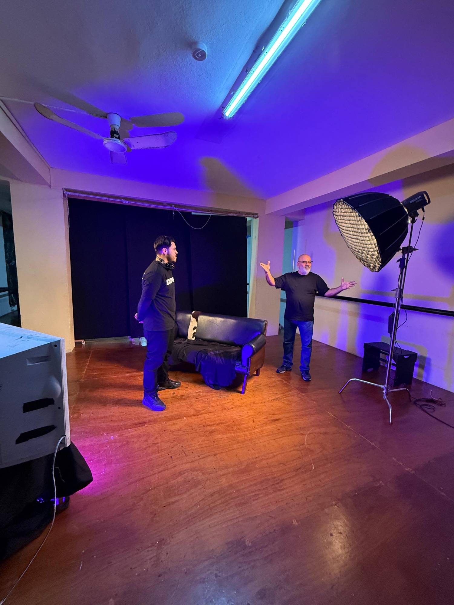 $!Durante la clase se explicó que la escenografía es una herramienta para desarrollar la capacidad de análisis crítico y de conclusión escénica.