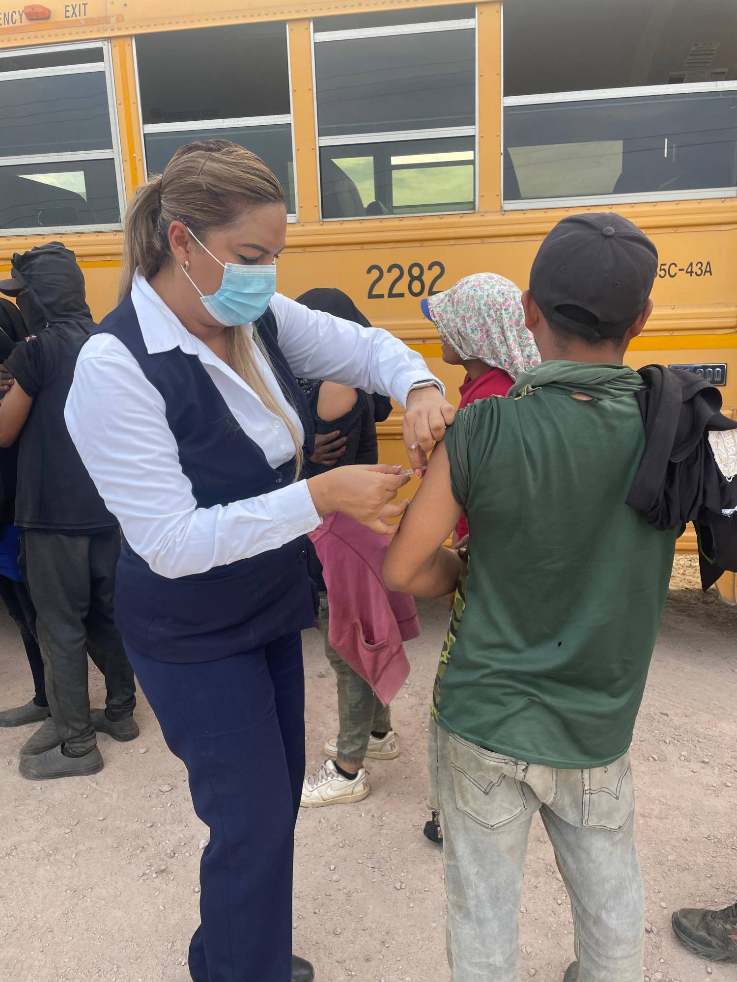 $!Emprende Secretaría de Salud jornada masiva de vacunación contra el sarampión en Isla del Bosque