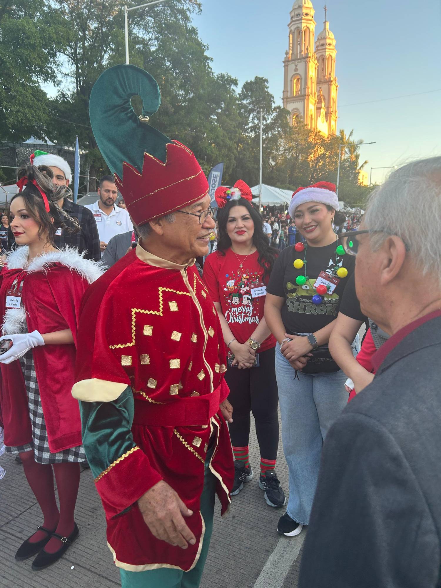 $!La ciudad se ilumina con el tradicional Desfile Navideño de Culiacán 2025