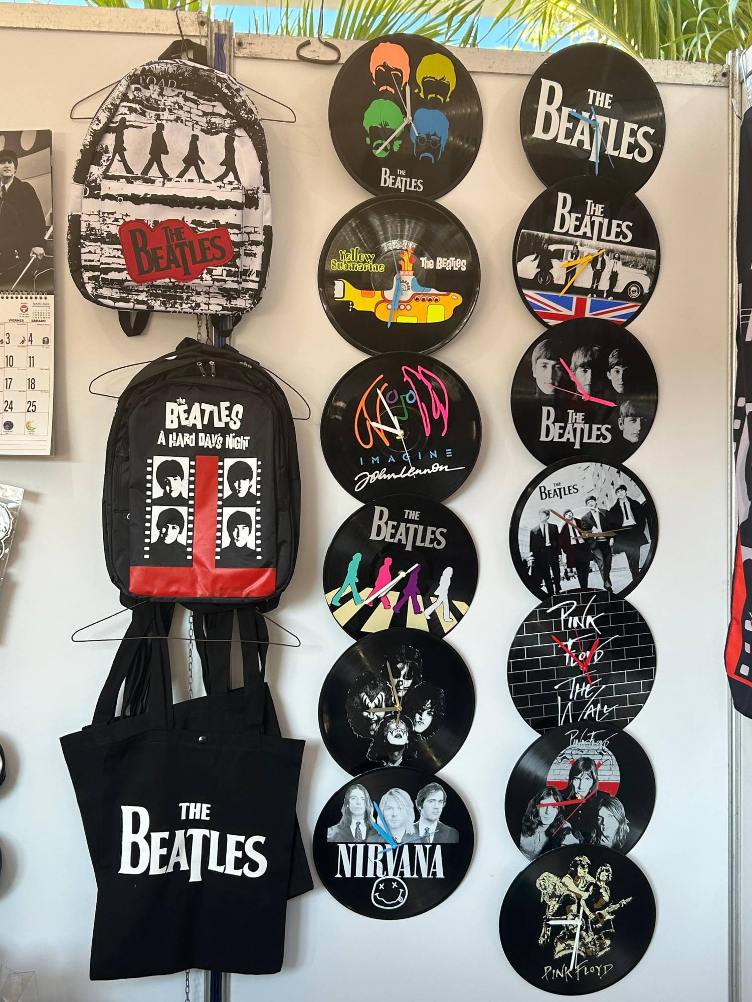 $!En su local ubicado en la FIL, tiene material especializado en el legado de The Beatles, como discos, llaveros, libros, playeras, entre otras cosas.